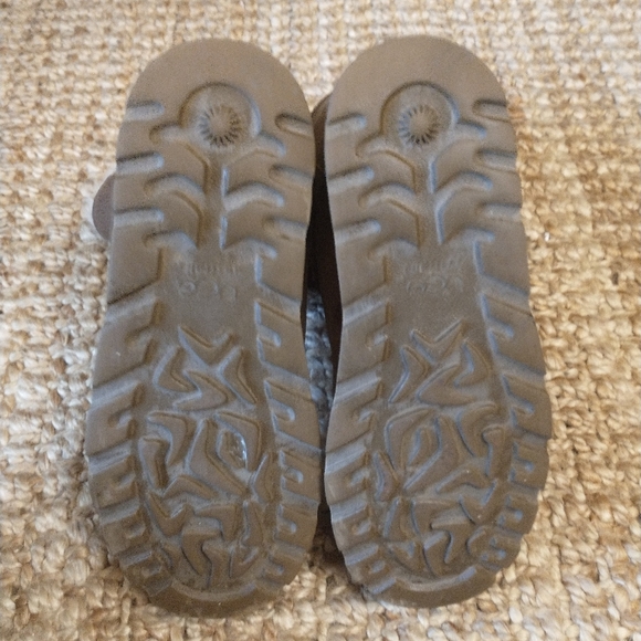 UGG Boots - Picture 6 of 7